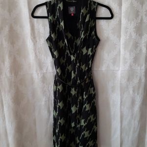 Like new Vince Camuto dress w belt